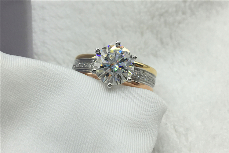 Custom Solid 18K Au750 Yellow  - Moissanite Engagement Ring 1 Carat recension och pris