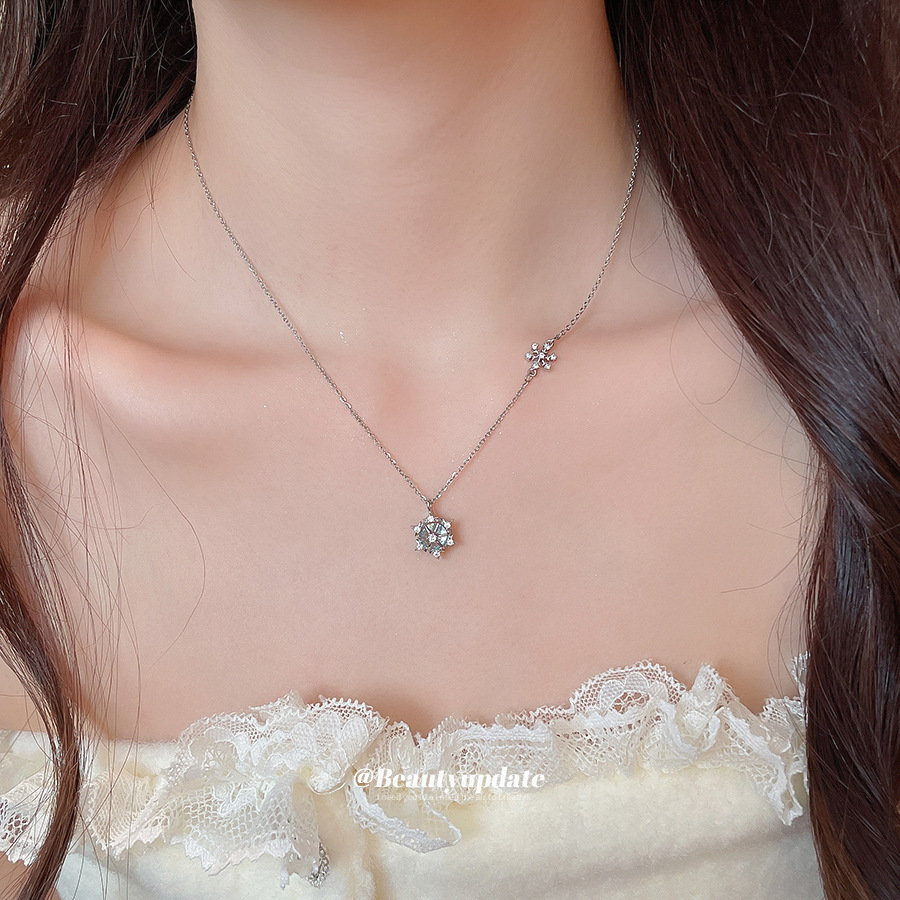Sparkling Ice Crystal Snowflak - Layered Pendant Necklace Aesthetic recension och pris