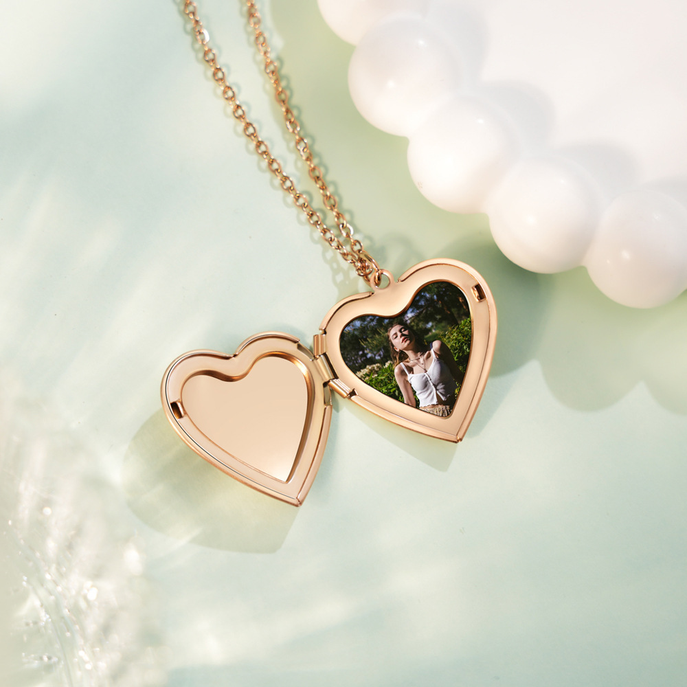 Silver Color Love Heart Photo  - Heart Locket Necklace Photo recension och pris